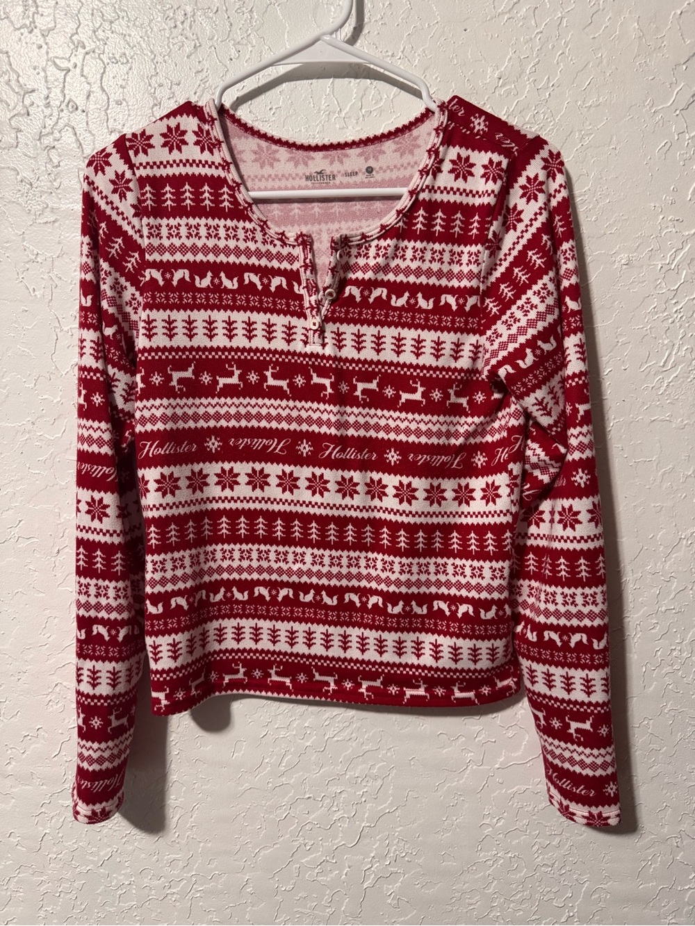 Hollister Christmas Supersoft Sleep Long Sleeve Shirt
Women’s size medium